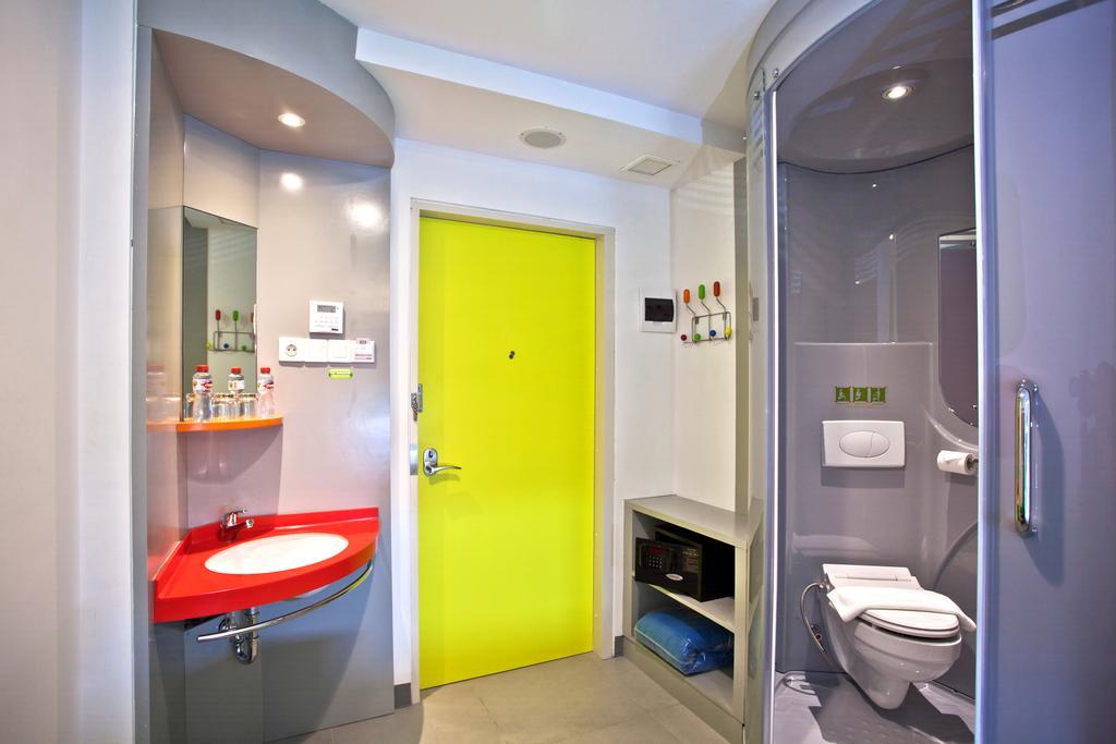 Pop! Hotel Gubeng Surabaya Room photo